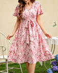 👗🌸 V-neck floral maxi dress with ruffle sleeves and belt